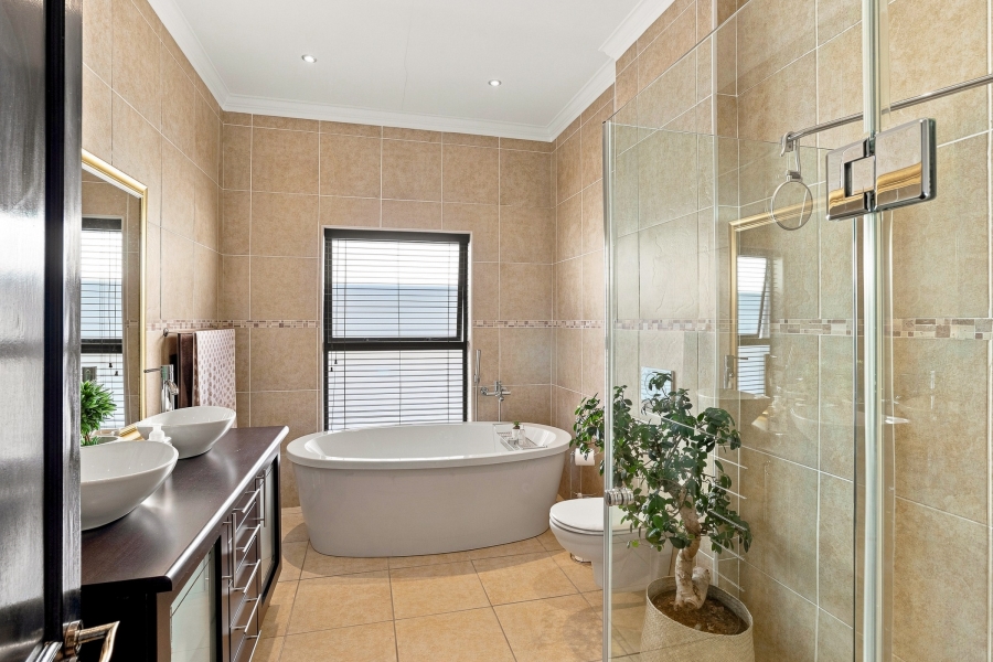 4 Bedroom Property for Sale in Croydon Vineyard Estate Western Cape